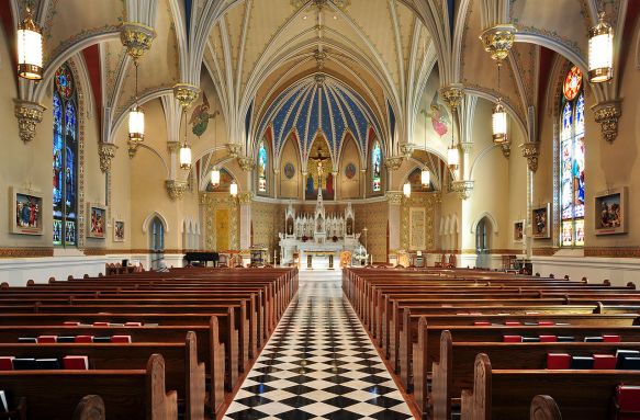 1280px-Interior_of_St_Andrew's_Catholic_Church_in_Roanoke,_Virginia